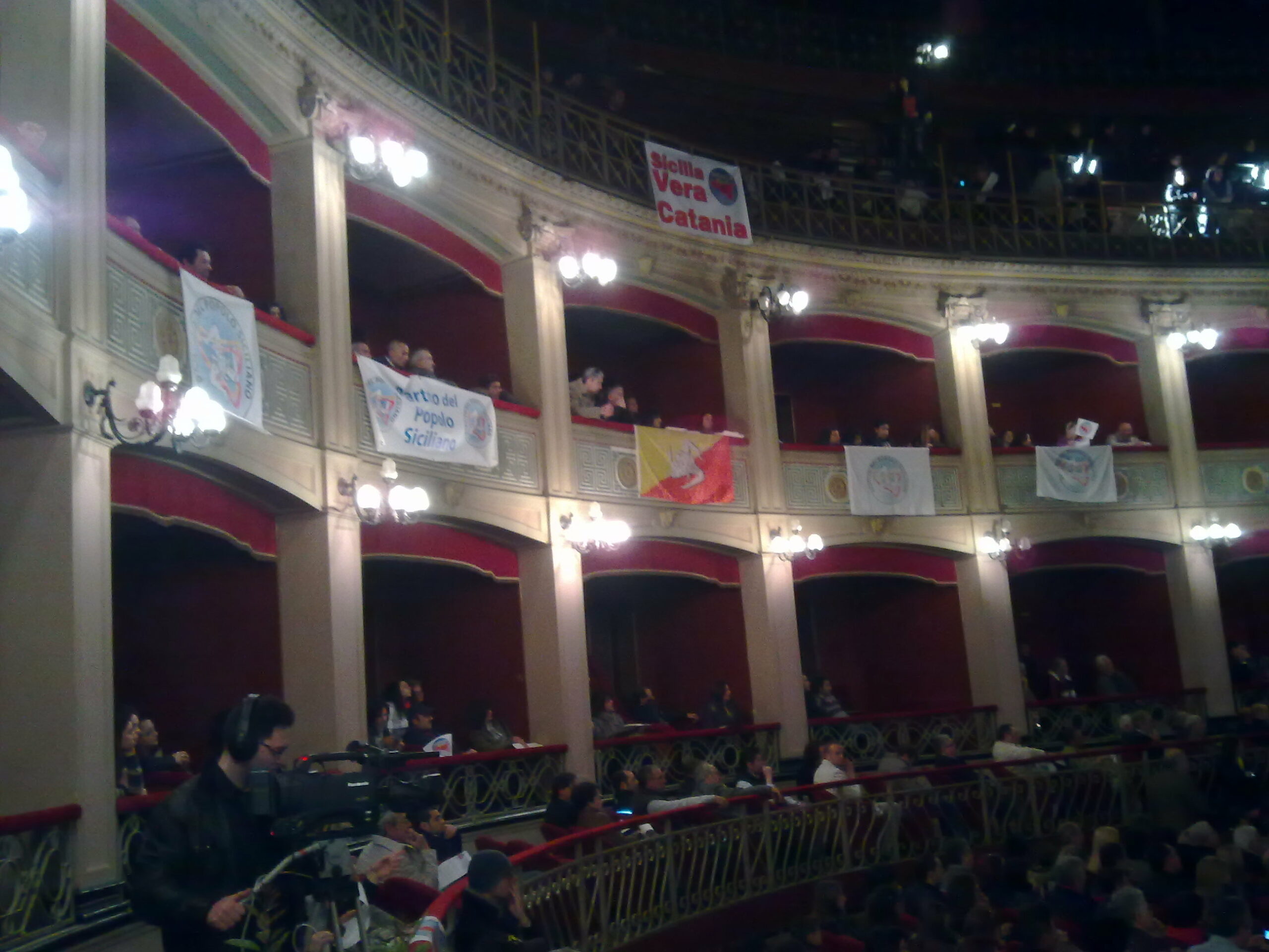 Teatro Politeama manifestazione Sicilia Vera 24_10_2010